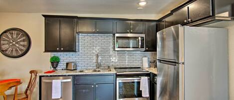 Fridge, microwave, stovetop, dishwasher