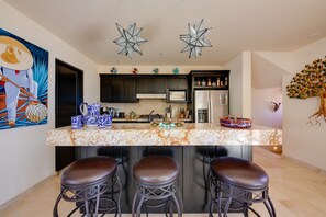 Fridge, microwave, stovetop, dishwasher