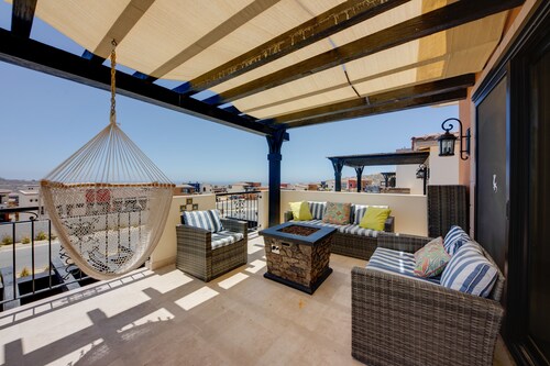 ‘Casa Verde’ in Cabo San Lucas -  3 Mi to Marina!