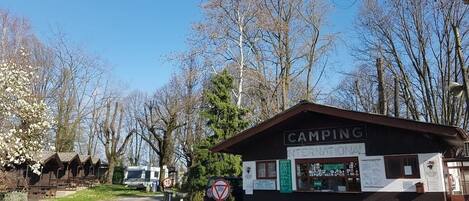 A camping facility with a sign reading "CAMPING INTERNATIONAL".