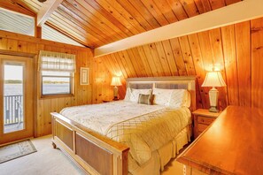 3 bedrooms, desk, laptop workspace, iron/ironing board - Lakefront Home w/ Game Room, Kayaks, & Fire Pit (Lake Placid)
