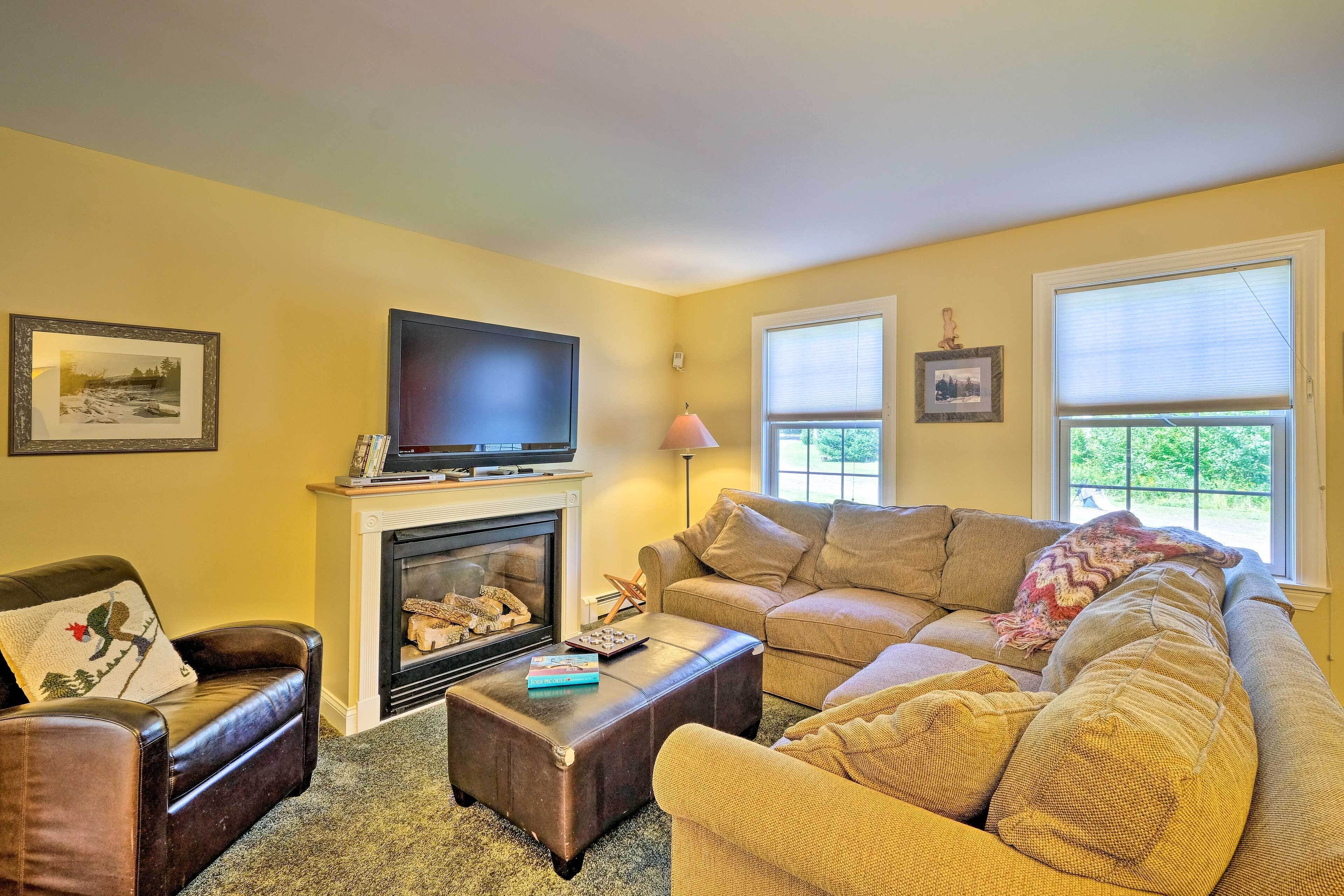 West Dover Home w/ Deck, Grill & EV Outlet