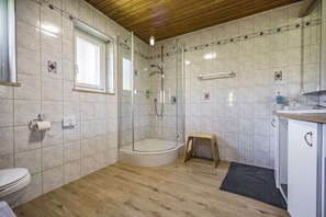 Comfort Room (1) | Bathroom shower - Pension Gimpl (Siegsdorf)