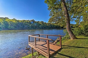 Property grounds - 'Riverside Hide-A-Way' w/ Patio, BBQ, Fishing Pier (Mountain Home)