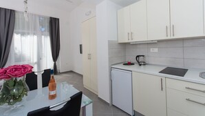 Apartment, Ground Floor (A12) | Private kitchen | Coffee/tea maker, fridge, stovetop, electric kettle - Markom Apartmani (Kastela)