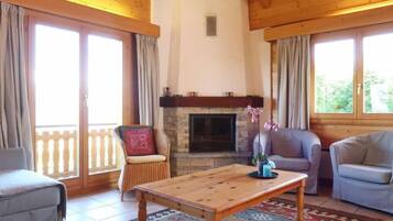 Télévision, cheminée