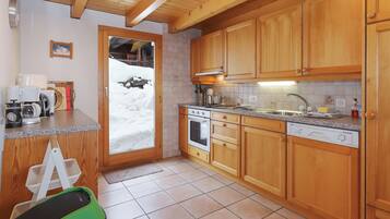 Kühlschrank, Mikrowelle, Ofen, Geschirrspüler