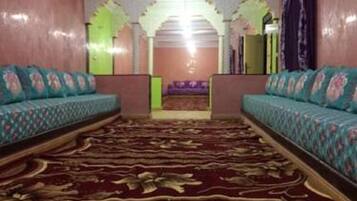 المنشأة من الداخل