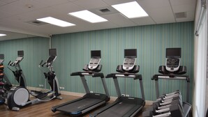 A fitness center with treadmills, elliptical machines, and a rowing machine. - Holiday Inn Express & Suites Liberal by IHG (Liberal)