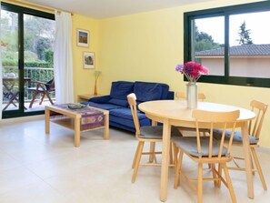 Een televisie en een dvd-speler