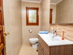 Secador de pelo y toallas