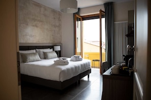 Superior Double or Twin Room | Minibar, in-room safe, desk, blackout drapes - G&G Firenze Suites (Florence)