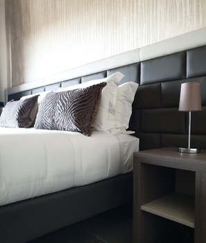 Superior Double or Twin Room | Minibar, in-room safe, desk, blackout drapes - G&G Firenze Suites (Florence)