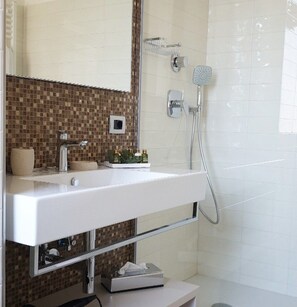 Chambre Supérieure Double ou avec lits jumeaux | Lavabo de la salle de bain