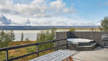 Cottage, 2 Bedrooms (6) | 2 bedrooms, blackout drapes, free cribs/infant beds, free WiFi