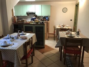 Café da manhã continental grátis todos os dias