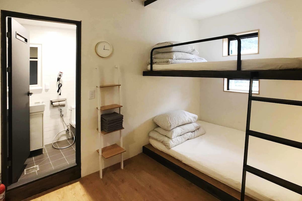 Chambre Familiale, salle de bains attenante