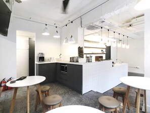 Lobby sitting area - Seoul Cube Itaewon - Hostel (Seoul)