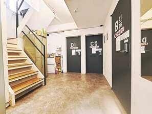 Shared Dormitory, Women only | Bathroom | Shower, free toiletries, hair dryer, slippers - Seoul Cube Itaewon - Hostel (Seoul)
