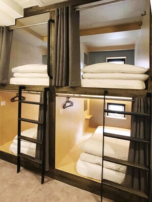 Shared Dormitory, Women only | Laptop workspace, blackout drapes, soundproofing, iron/ironing board - Seoul Cube Itaewon - Hostel (Seoul)