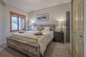 4 chambres, bureau, fer et planche à repasser, accès au Wi-Fi (inclus)