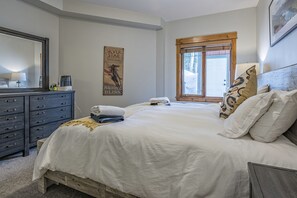 4 bedrooms, desk, iron/ironing board, free WiFi