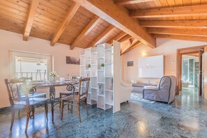 Appartement, 1 chambre | Coin séjour