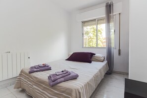 4 室のベッドルーム、WiFi、ベッドシーツ
