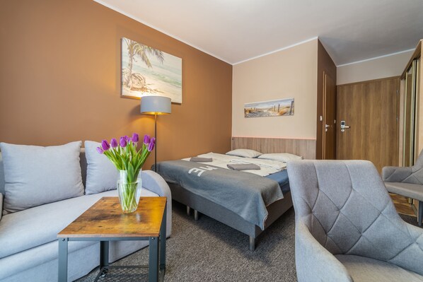 Soundproofing, free WiFi, bed sheets