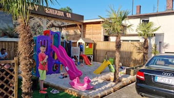 Área de juegos infantiles al aire libre