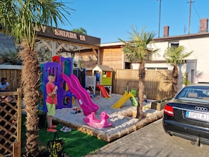 Zona de jocs infantil: a l'aire lliure