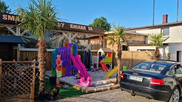 Children’s play area – outdoor