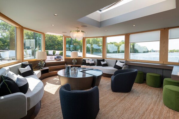 Studio | Living area