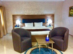 Executive Suite, 2 Queen Beds | 埃及棉床单、高档床上用品、客房内保险箱、特色家居