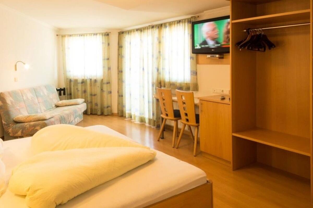 Ropa de cama hipoalergénica, escritorio, wifi gratis y ropa de cama 