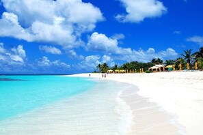 On the beach, sun-loungers, beach towels - Paradise in Anguilla (Sandy Hill)