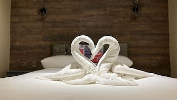 Desk, soundproofing, iron/ironing board, free WiFi