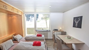 A room with a bed, a desk, and a chair. - Max & Moritz Top 16 by Interhome (Zell am See)