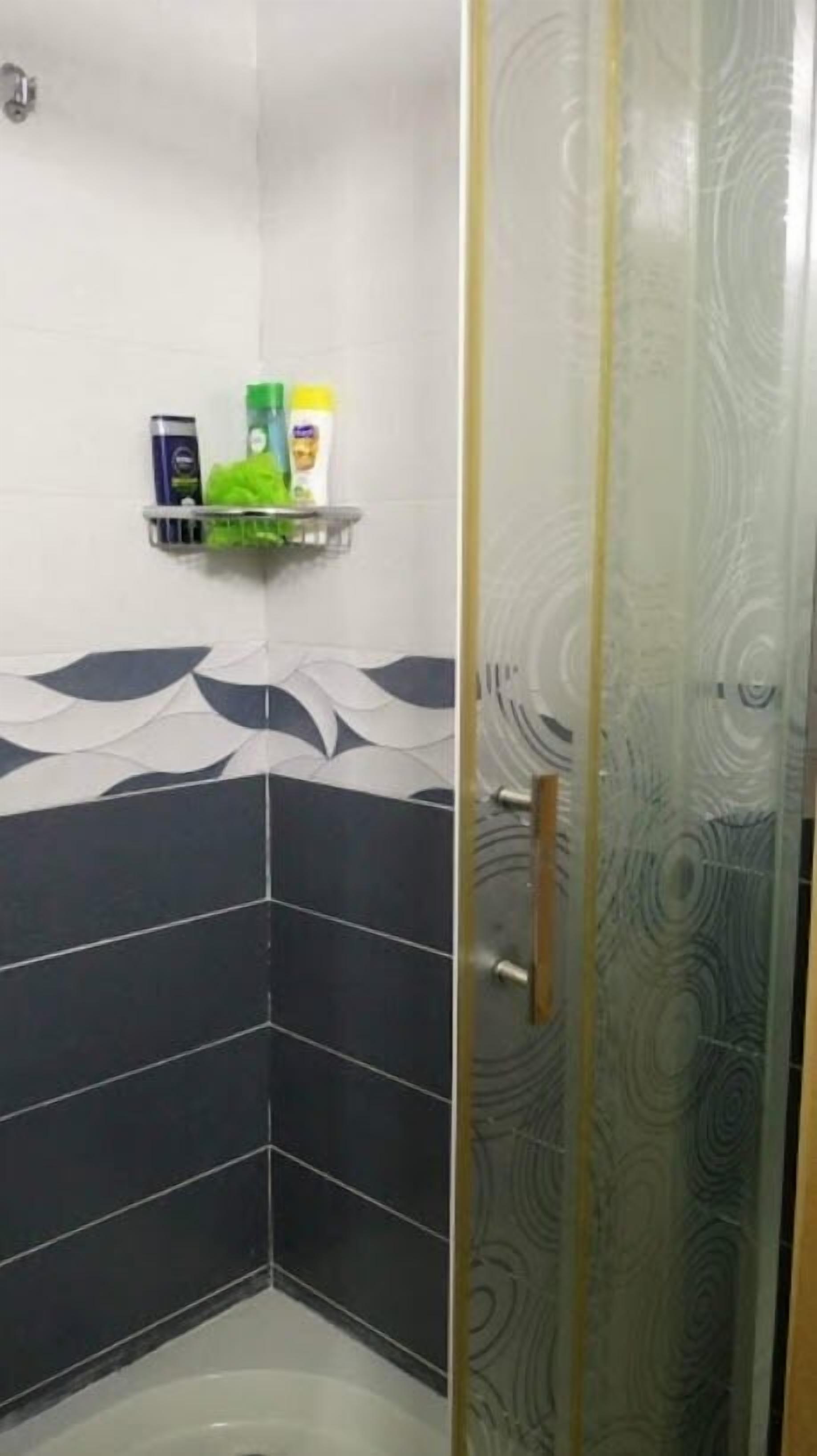 Apartment, 2 Bedrooms | Bathroom shower