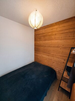 1 bedroom, travel crib, free WiFi