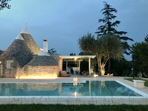 Outdoor pool - Trulli Puglia Tales  (Polignano A Mare)