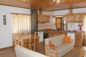 تلفزيون بلازما بحجم 27-بوصة يعرض قنوات تلفزيونية باشتراك مدفوع، تلفزيون