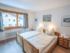 2 chambres, bureau, fer et planche à repasser, Internet gratuit