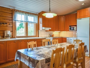 Jääkaappi, mikroaaltouuni, astianpesukone