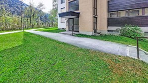 A modern building with a flat roof, large windows, and a well-maintained lawn. - Apartment Sepp by Interhome (Bad Hofgastein)