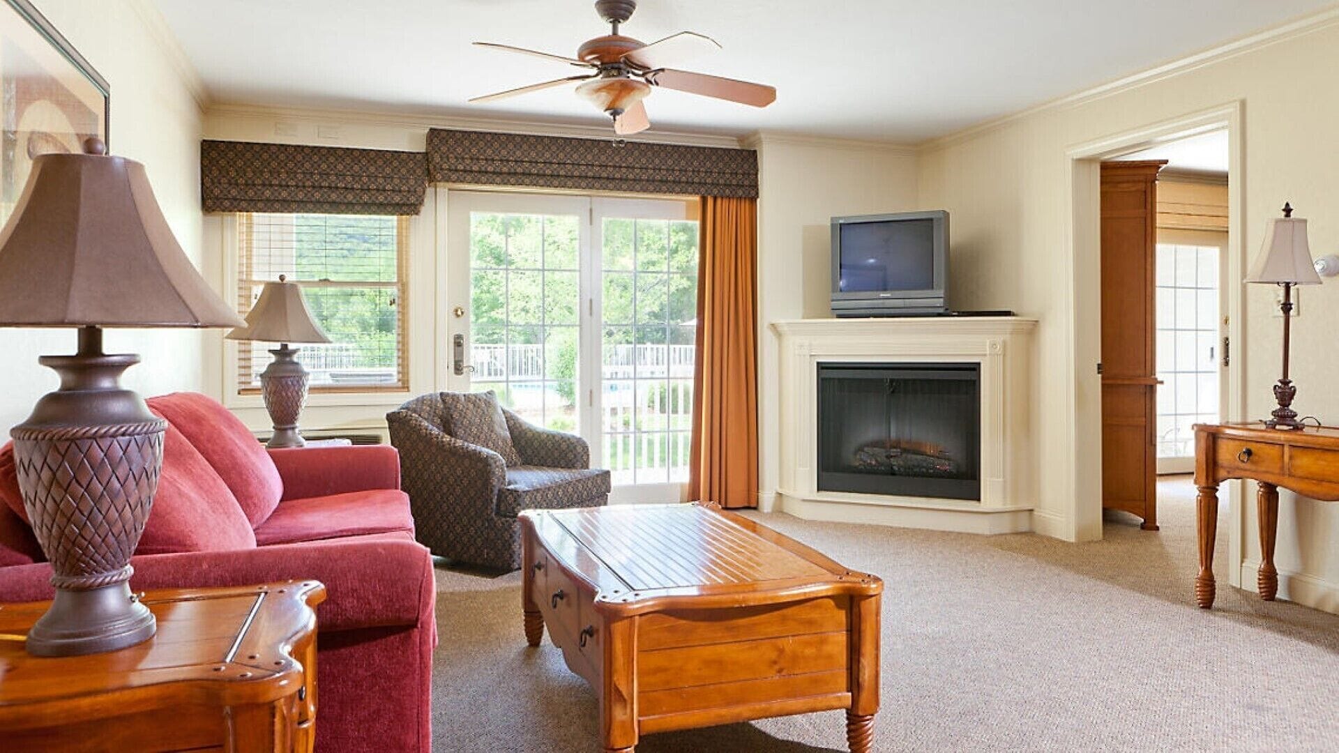 Télévision, cheminée