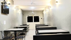 Free daily on-the-go breakfast - Hotel Ravi Residency - Jamnagar (Jamnagar)