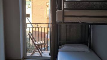 Twin kamer, privébadkamer (Bunk Bed) | Terras