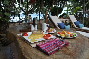 Free daily local cuisine breakfast  - Sueno del Mar Beachfront Hotel (Tamarindo)
