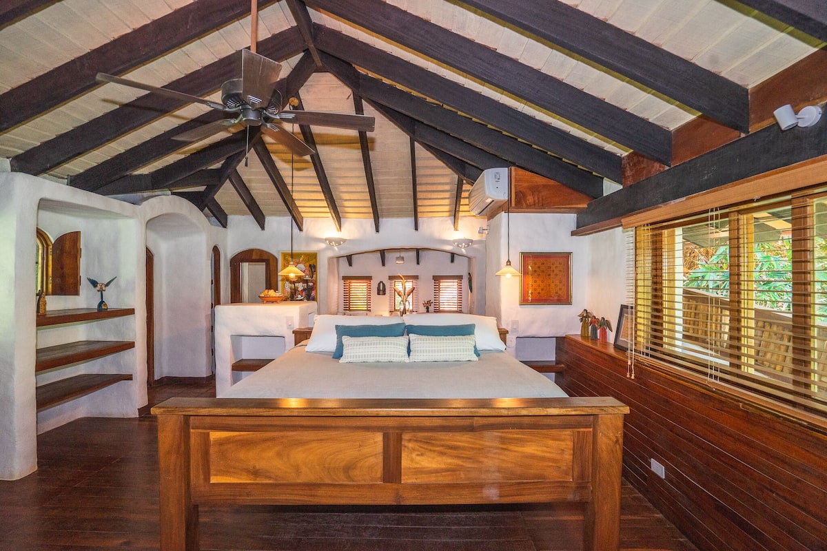 Phòng Suite, 1 giường cỡ king, quang cảnh biển (Luna Suite) | 1 phòng ngủ, truy cập Internet không dây miễn phí, bộ trải giường